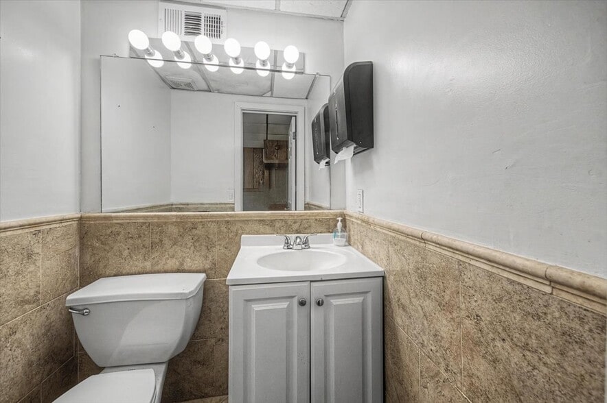 More Photos Of 328 Northrup Ave, Mamaroneck Flex For Lease