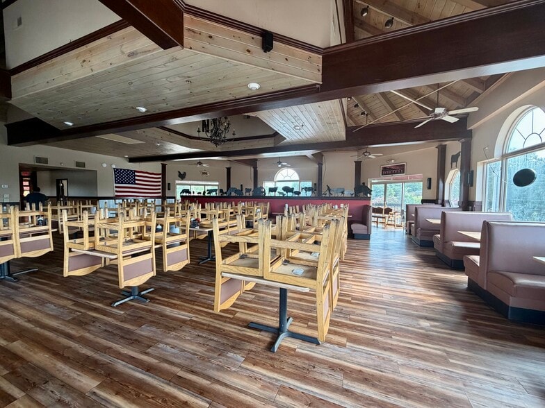 More Photos Of 200-208 W Fleming Dr, Morganton Unknown For Lease