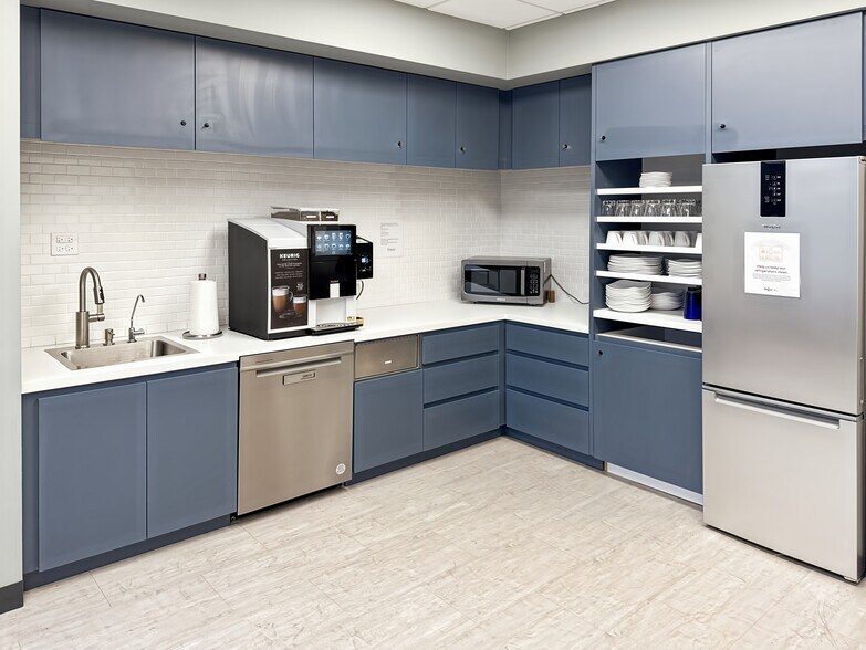 More Photos Of 2525 Cabot Dr, Lisle Coworking Space