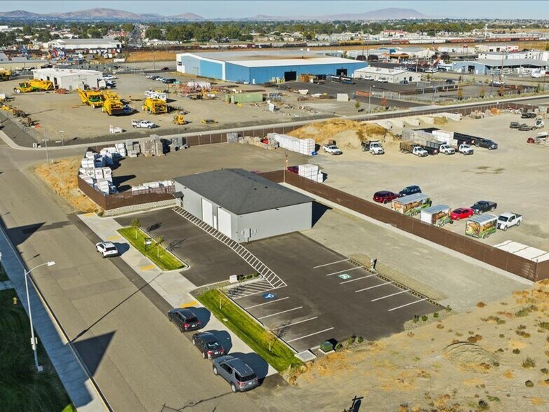 More Photos Of 1505 Spokane st, Pasco Flex For Sale