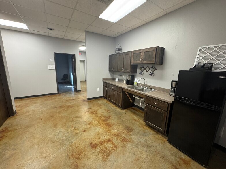 More Photos Of 6229 & 6365 US Highway 59 S, Marshall Warehouse For Sale