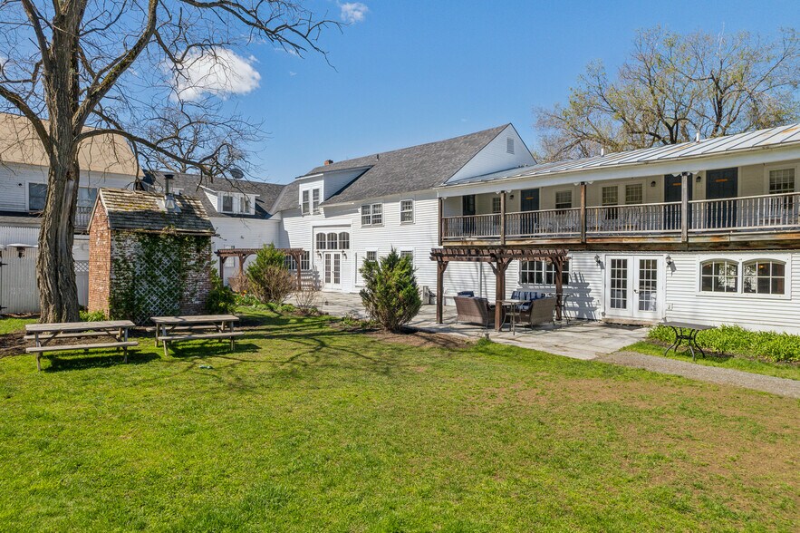 More Photos Of 9 Main St, Lyme Hospitality For Sale