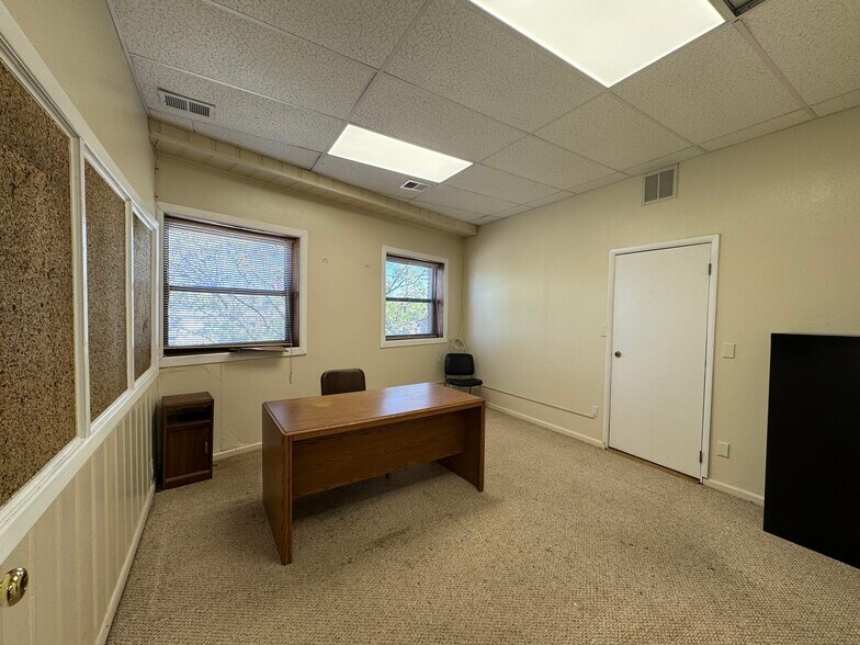 More Photos Of 101-109 Wellwood Ave, Lindenhurst Storefront Retail Office For Lease