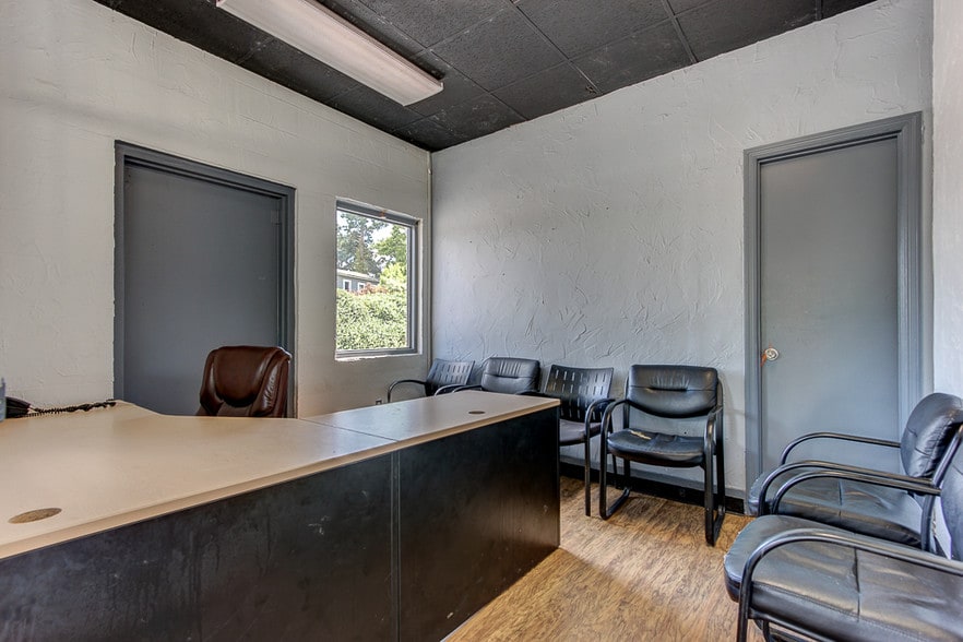 More Photos Of 709 New Franklin Rd, Lagrange Freestanding For Lease