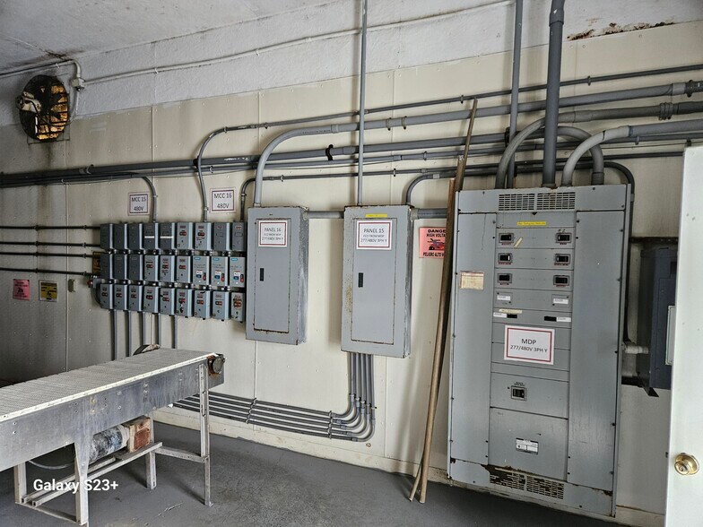 More Photos Of 3151 Waconda Rd NE, Gervais Warehouse For Lease