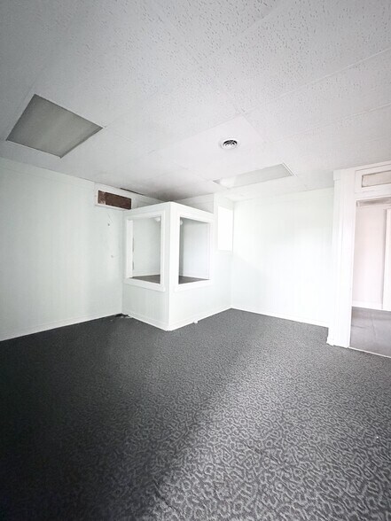 More Photos Of 5501 E Washington St, Indianapolis Storefront Retail Office For Sale