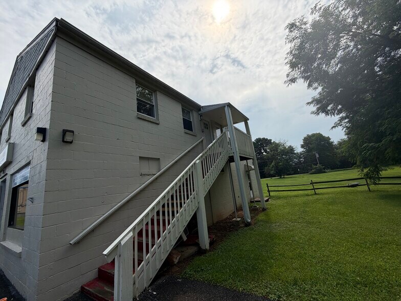 More Photos Of 3326 Forge Hill Rd, Street General Retail For Sale