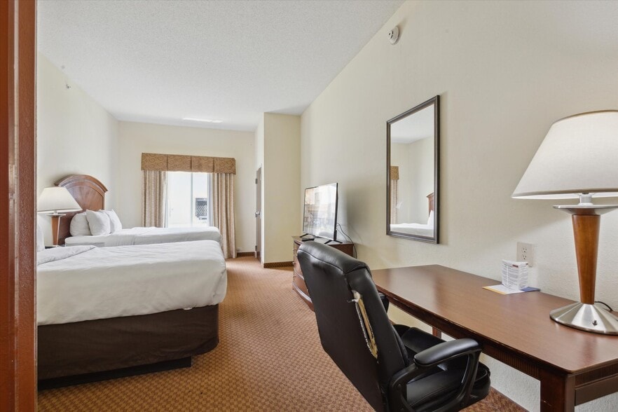 More Photos Of 2750 Fortune Cir W, Indianapolis Hotel For Sale