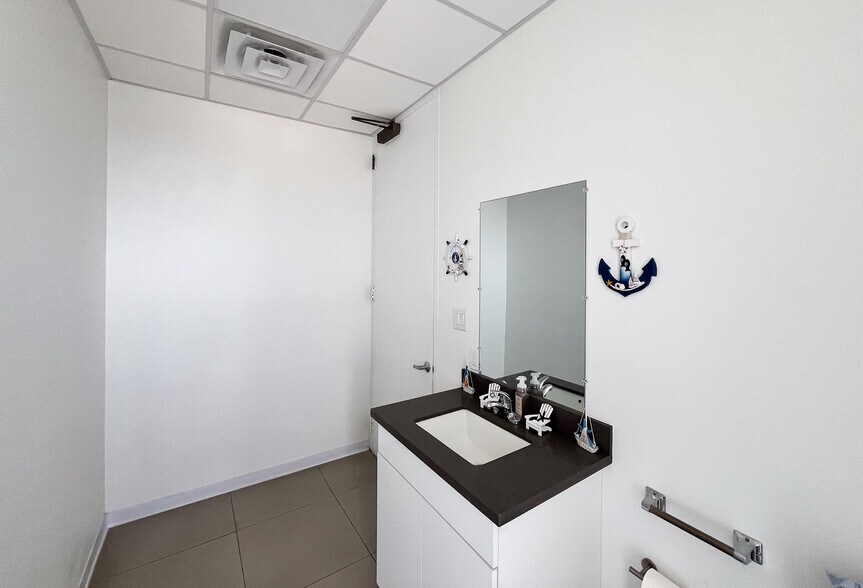 More Photos Of 16210 Clay Rd, Houston Auto Repair For Lease