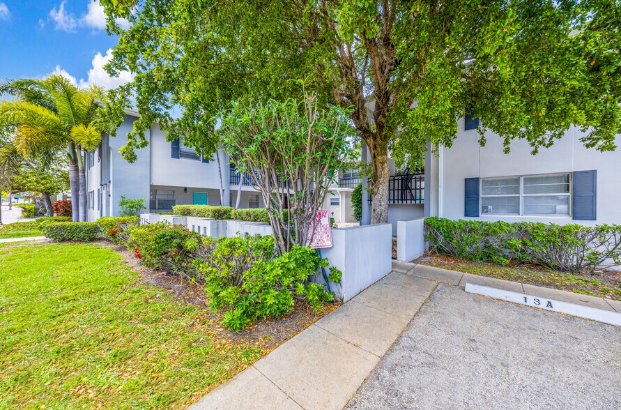 More Photos Of 202 Lucerne Ave, Lake Worth Apartments For Sale