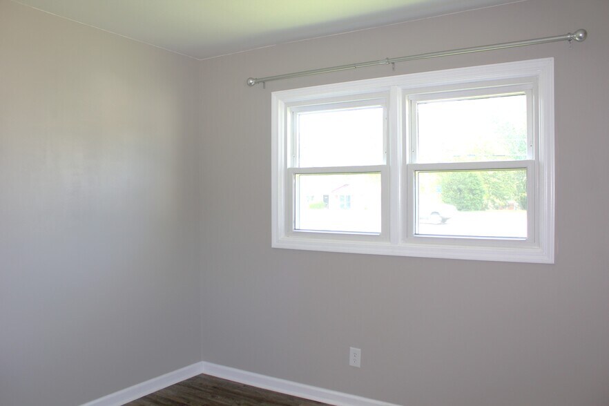 More Photos Of 1402 Rucker Blvd, Enterprise Office For Sale