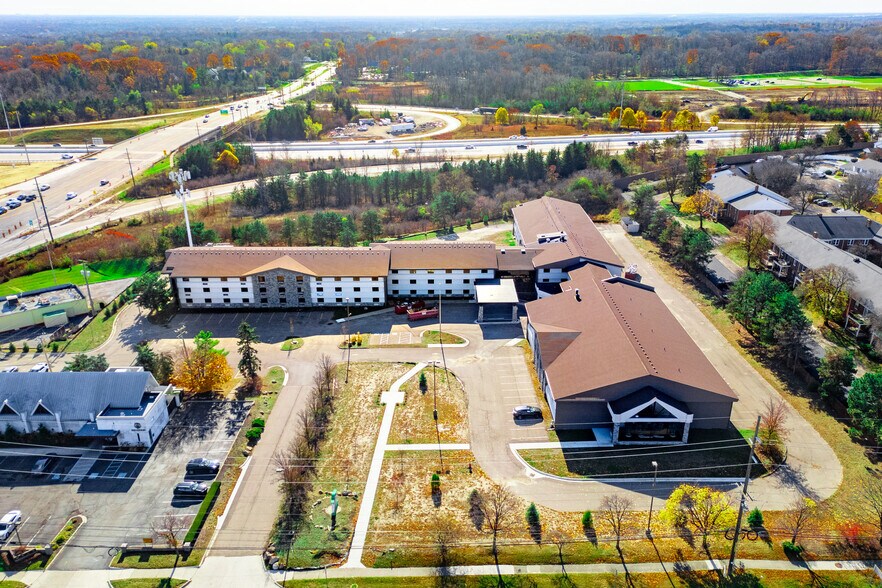 More Photos Of 31525 W 12 Mile Rd, Farmington Hills Hospital For Sale