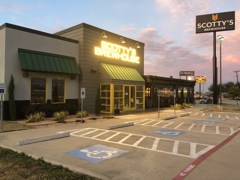 Primary Photo Of 4671 Interstate 35 S, Waco General Retail For Sale