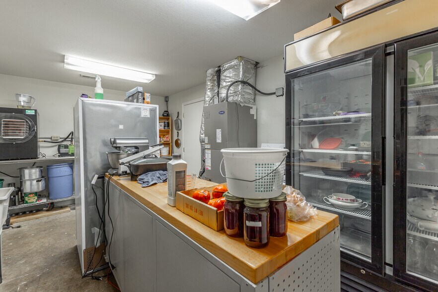 More Photos Of 15781 Rankin Ave, Dunlap Freestanding For Sale