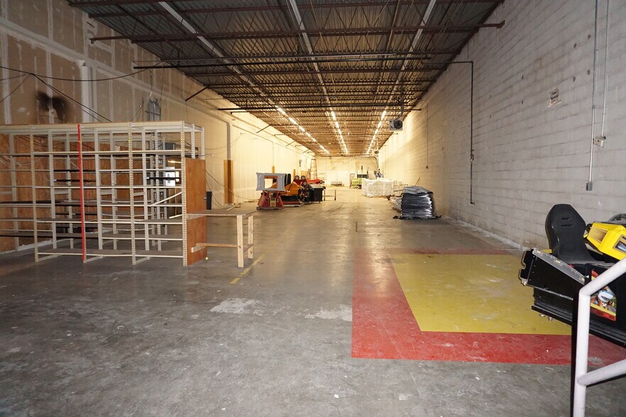 More Photos Of 93 W Campbell Rd, Rotterdam Freestanding For Sale