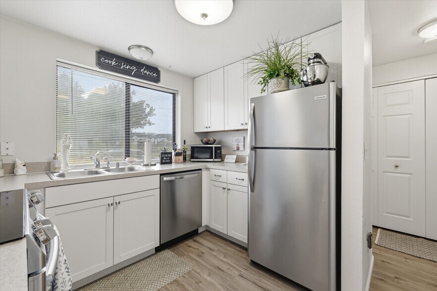 More Photos Of 1601-1607 Bonney Ave, Sumner Apartments For Sale