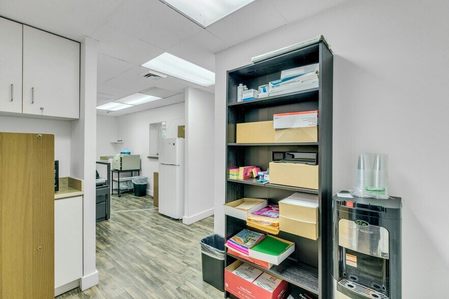 More Photos Of 139 Plandome Rd, Manhasset Medical For Sale