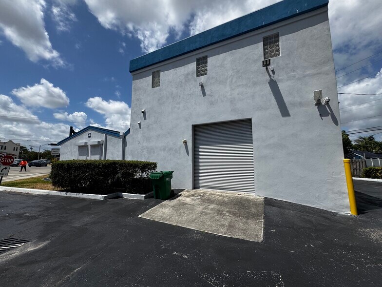 More Photos Of 6151 Pembroke Rd, Hollywood Freestanding For Lease