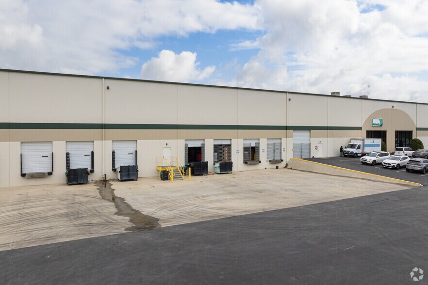 More Photos Of 4333 S Minnewawa Ave, Fresno Warehouse For Lease