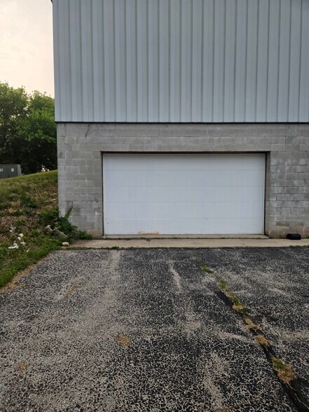 More Photos Of N168W20069 E Main St, Jackson Freestanding For Lease