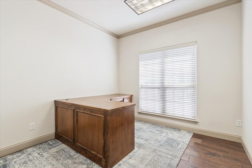 More Photos Of 1000 State Highway 6, Woodway Medical For Lease