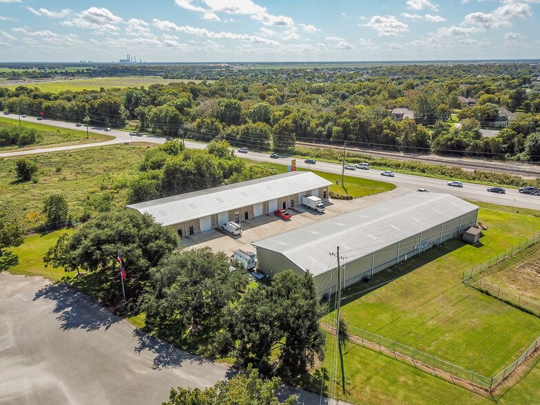 More Photos Of 6115 FM 762 Rd, Richmond Warehouse For Lease