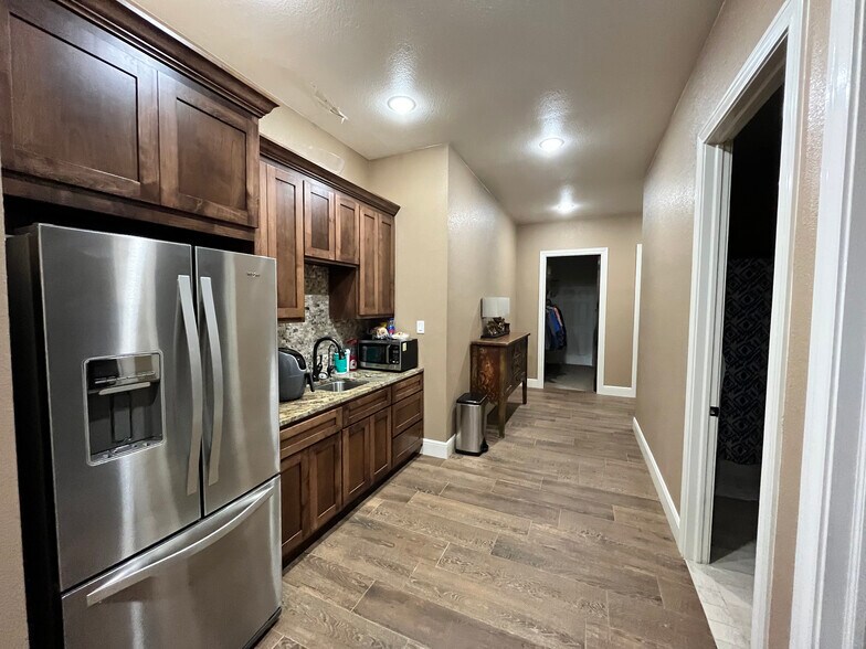 More Photos Of 4313 N County Rd W, Odessa Office For Sale