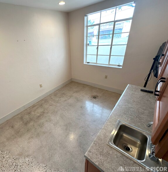 More Photos Of 1601 N Tucson Blvd, Tucson Medical For Sale