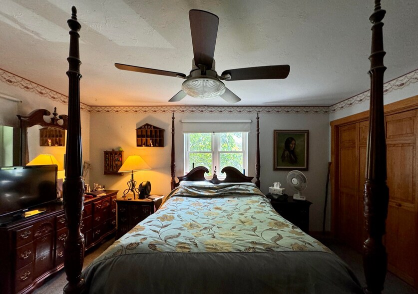 More Photos Of 382 Water St, Guilford Hotel For Sale