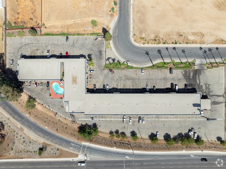 More Photos Of 2700 White Ln, Bakersfield Apartments For Sale