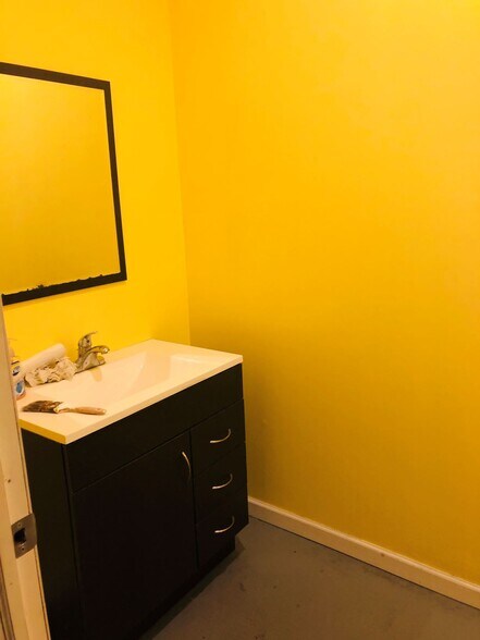 More Photos Of 100 Carney St, Glen Cove Manufacturing For Sale