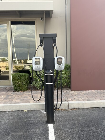 More Photos Of 5915 Edmond St, Las Vegas Office For Sale