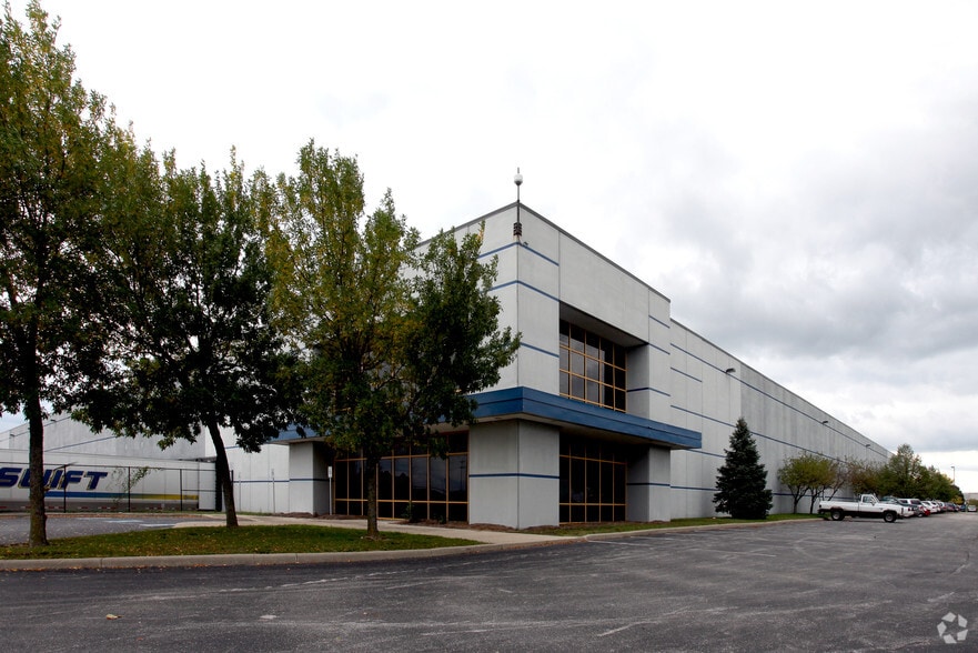 More Photos Of 807 Perry Rd, Plainfield Warehouse For Lease