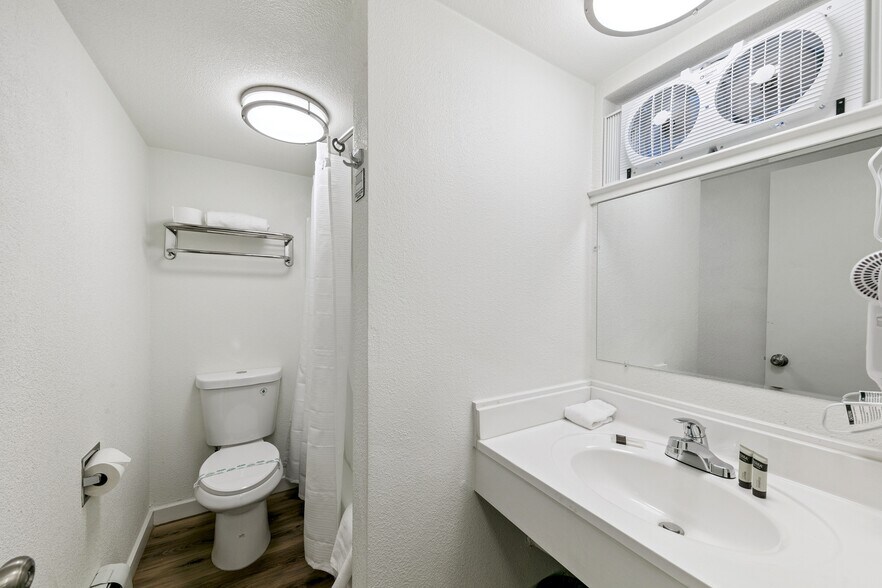 More Photos Of 4130 Manzanita Ave, South Lake Tahoe Hotel For Sale