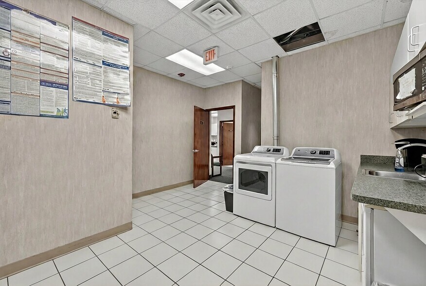 More Photos Of 24-26 Liberty Square Mall, Stony Point Office For Sale