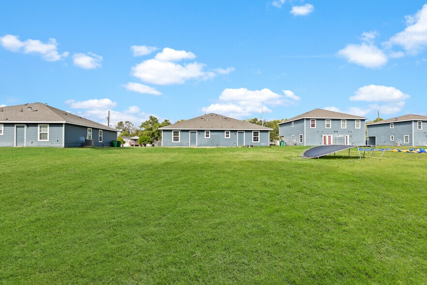 More Photos Of 117 Craig St, Baytown Apartments For Sale