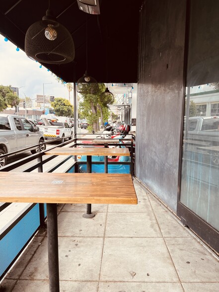 Primary Photo Of 13625 Ventura Blvd, Sherman Oaks Restaurant For Lease