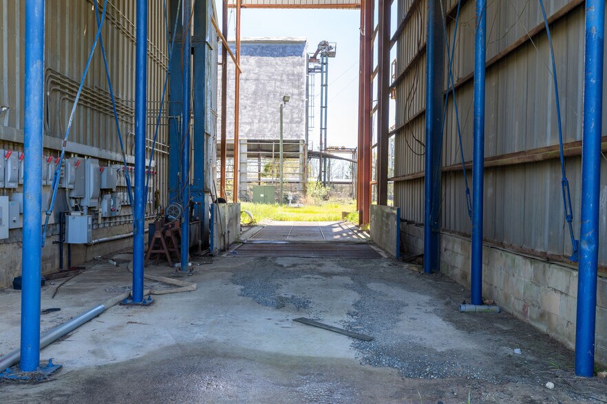 More Photos Of 740 West Union Street, Vienna Manufacturing For Sale