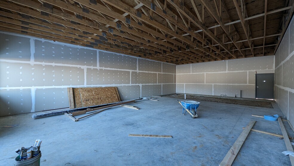 More Photos Of 2240 Prairie Ave, South Bend Storefront Retail Office For Lease