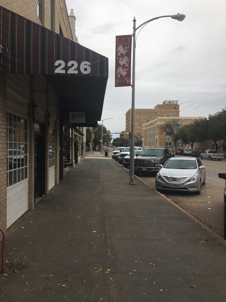 More Photos Of 226 Pine St, Abilene Storefront Retail Office For Sale
