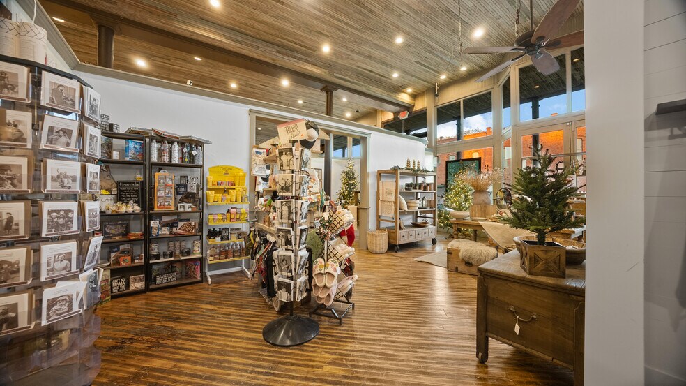 More Photos Of 101 N Elm, Hico General Retail For Sale