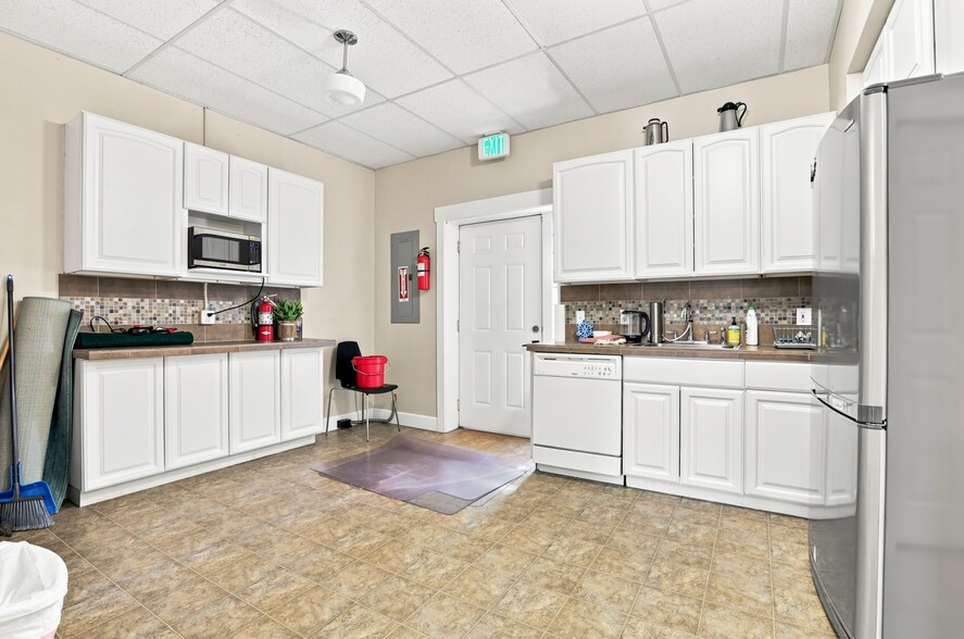 More Photos Of 300-306 Elati St, Denver Office For Sale