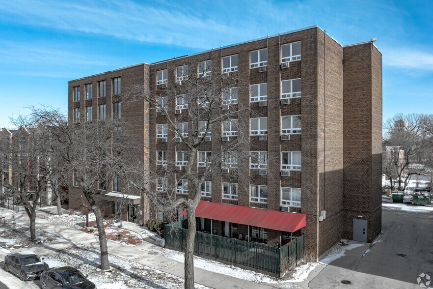 More Photos Of 3311 S Michigan Ave, Chicago Skilled Nursing Facility For Sale