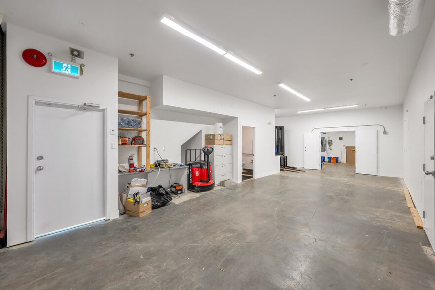 More Photos Of 17750 65A Av, Surrey Showroom For Sale