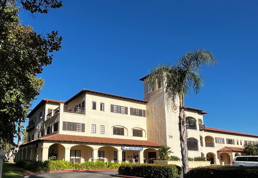 More Photos Of 711 E Daily Dr, Camarillo Loft Creative Space For Lease