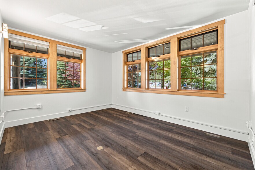 More Photos Of 1260 N West St, Wilson Office For Lease