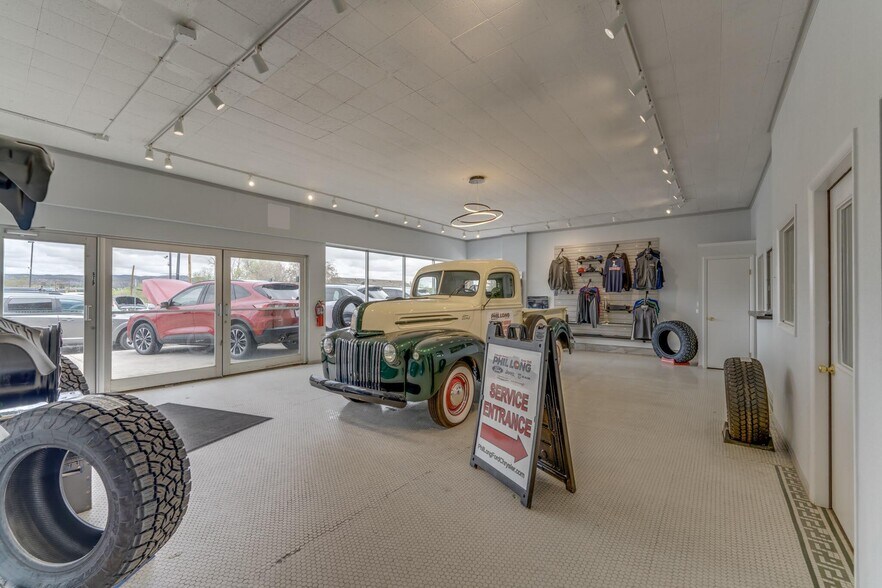 More Photos Of 426 E Main St, Trinidad Auto Dealership For Sale