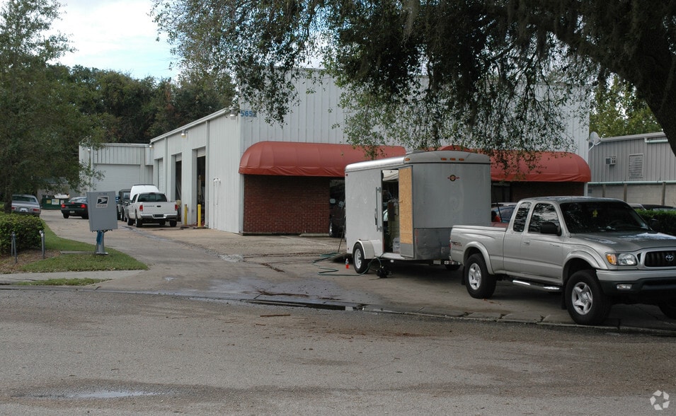 Primary Photo Of 5652 Commerce Dr, Orlando Warehouse For Lease