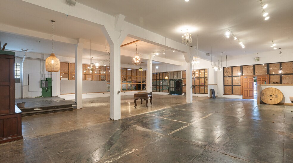 More Photos Of 593-599 Valencia St, San Francisco Storefront Retail Office For Sale