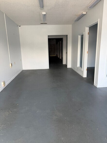 More Photos Of 905E W DeKalb St, Camden Office For Lease